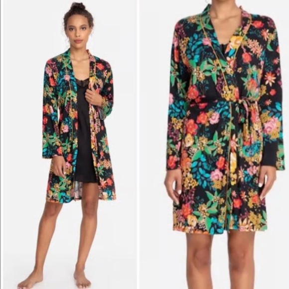 Johnny Was Camella black floral lounge robe size small